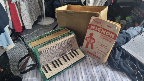 Vintage hohner mignon - mignon, ii