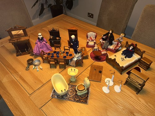 Job lot vintage dolls - lot,