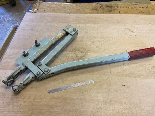 Notcher hand operated punch - ,