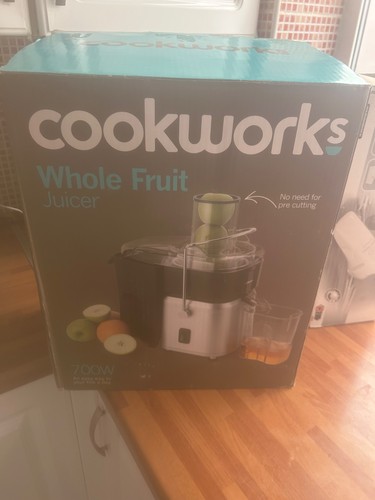 Cookworks 700w whole - whole, fruit