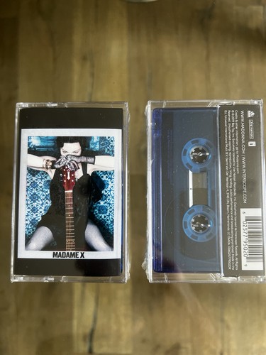 Madonna madame blue cassette - blue,