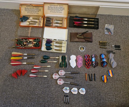 Large bundle vintage darts - of,