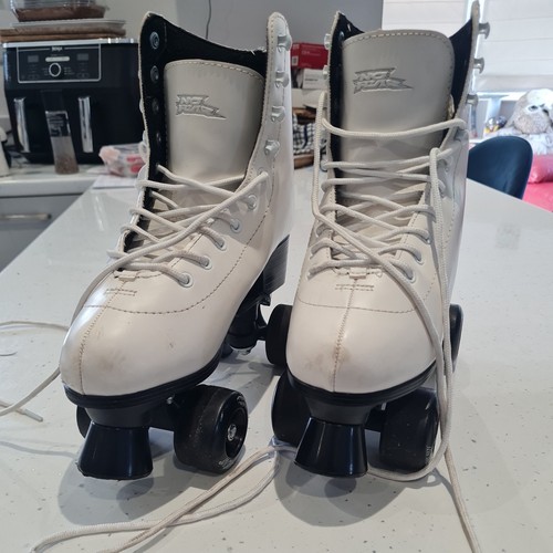 Fear figure roller skates - no,