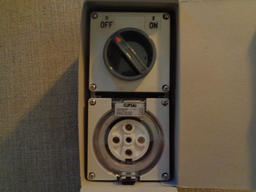 Clipsal switched socket outlet - clipsal,