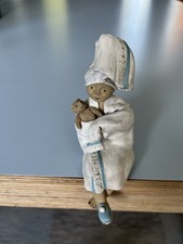 Seated Wee Willie Winky