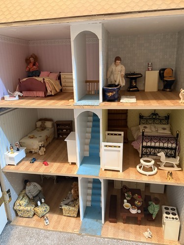 Large fully furnished storey - large,
