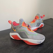 Nike Mens Size 10 LeBron