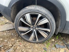 VOLVO XC40 ALLOY WHEEL AND TYRE 255/40/20 32243376