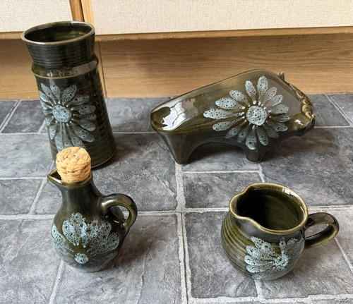 Stylised mid century lotus - stylised, mid-century