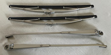 Pair of wiper arms and blades