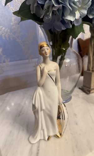 Porcelain art deco flapper - art,