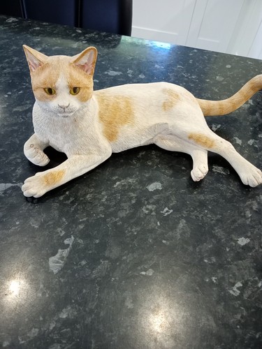 Country artists cat figurine - artists,