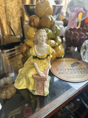 Royal doulton lady - royal, figurine