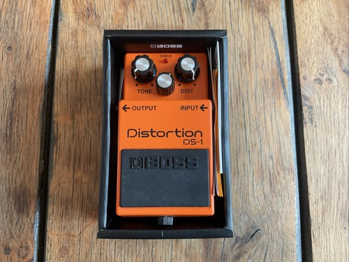 Boss distortion guitar - ds-1,