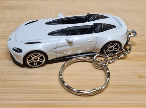 Diecast model car aston - 1/64,