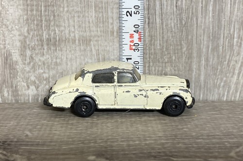 White matchbox 1985 - matchbox,