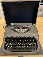 Oliver Courier’ Portable Typewriter with Case