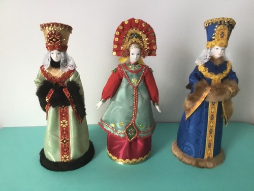 Russian dolls traditional - in,