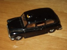 LONDON TAXI FX4 with opening