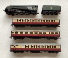 Hornby R2435 The ‘Northumbrian’ Train set BR A4 Andrew McCosh Limited Edition