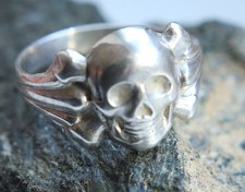 Sterling Silver Ring With Skull & Crossbones 3.47 gram