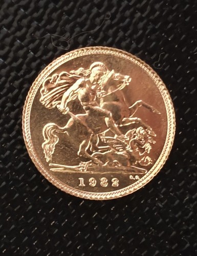 Half gold sovereign queen - half,