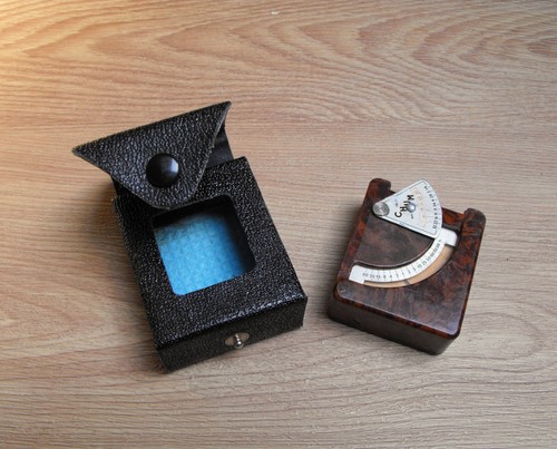 Chum light meter with case - light,