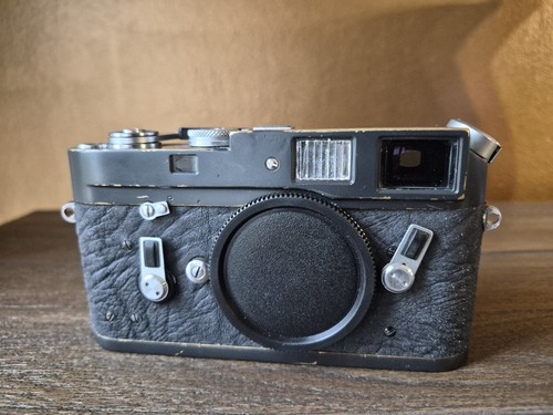 Leica film camera black - camera,