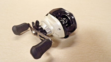 OKUMA STRATUS SVI-255LX FISHING REEL - 7 BALL BEARING - 6:3:1 GEAR RATIO