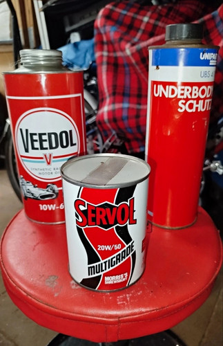 Nos vintage oil cans - x,