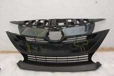 Toyota Prius Front Bumper Grill 2016 TO 2019 53112-47261 Genuine *DAMAGED*