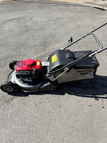 Year old honda hrh536 - 1,