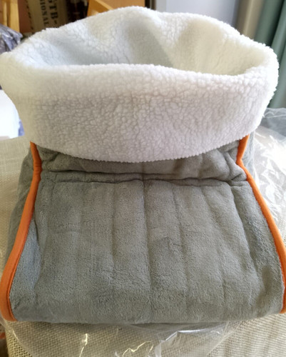 New boxed fleece electric - new,,