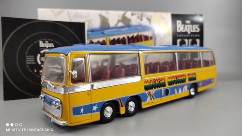 Corgi diecast bedford - val, bus