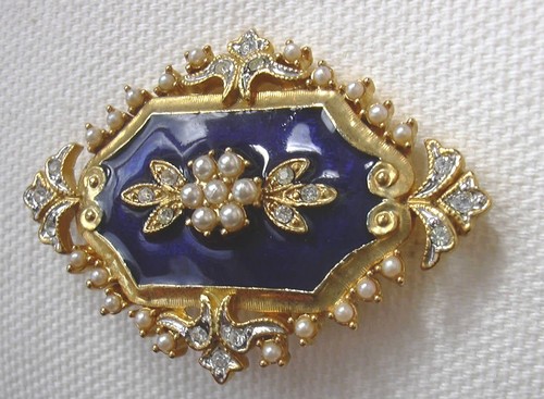 Antique style brooch by - antique,