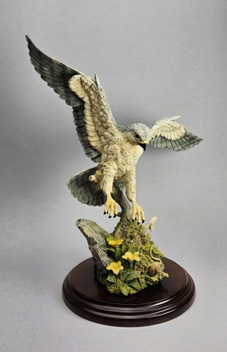 Country artists sculpture - artists,