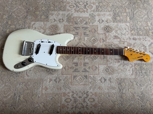 Vintage fender mustang high - vintage, mustang,