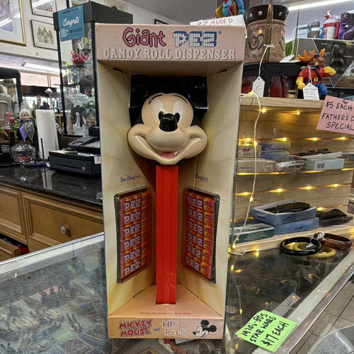 Disney mickey mouse giant - disney,