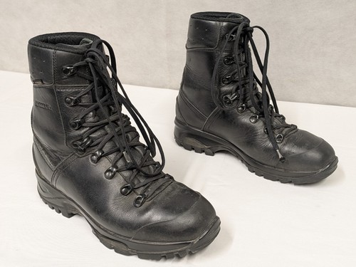 Lowa black leather - lowa, goretex