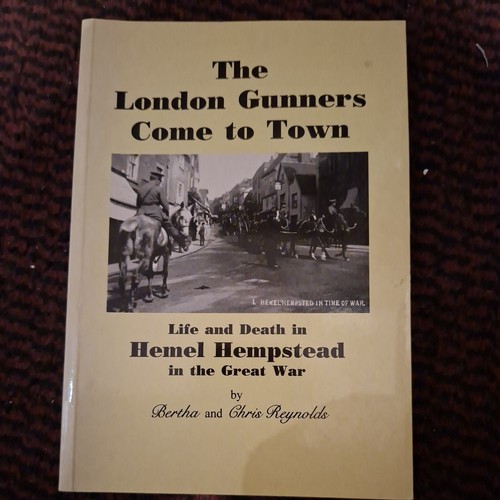 London gunners come - london,