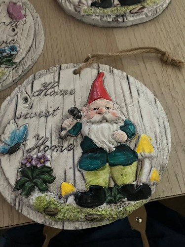 Gnome sweet home garden - ,