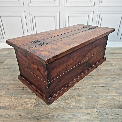 Rustic coffee table trunk - rustic,