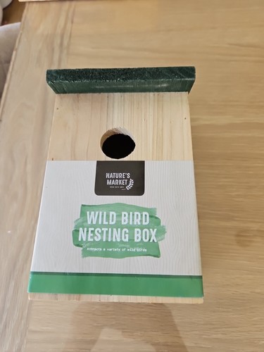 Wooden bird house nesting - wooden,