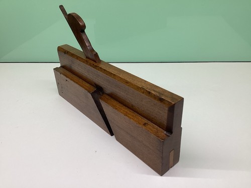 Vintage moulding plane in - vintage, plane.