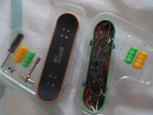 Mini finger skate - , with