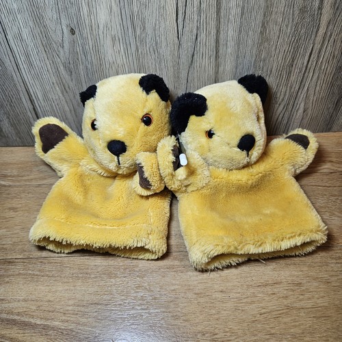 Sooty and sweep glove hand - glove,