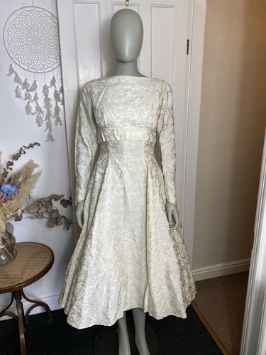Beautiful vintage 1950s ivory - beautiful,