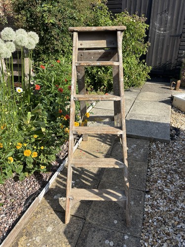 Vintage wooden step - wooden,