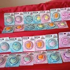  JOB LOT  DINO BADGES X 25 (