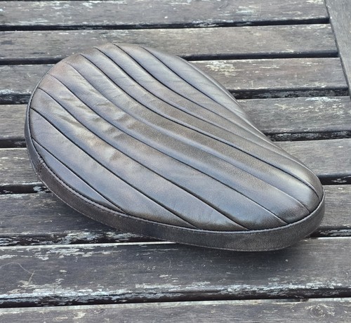 Tuck and roll - style, seat